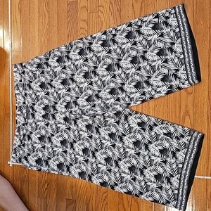 PLUS flowy leaf print gaucho pants